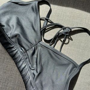 Alo Yoga Sunny Strappy Bra in Black size medium